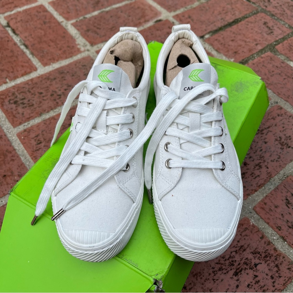 All White Cariuma Women’s Shoe